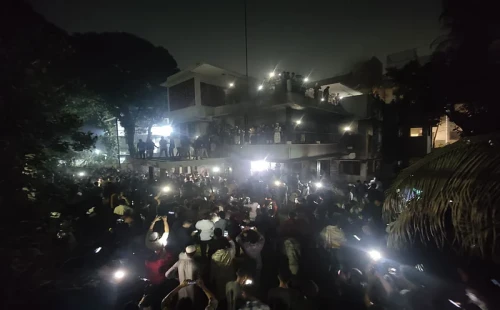 ধানমন্ডি ৩২ নম্বরে বিক্ষোভ, ভাঙচুর